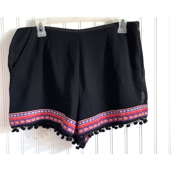 Forever21 Contemporary Womens Medium‎ Black Embroidered Pom Pom NWT Shorts - Picture 1 of 6